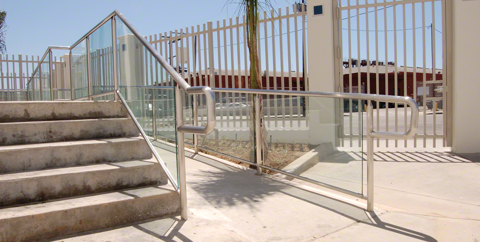 CRS Railing Systems Installation Image Gallery of C.R. Laurence TAPER